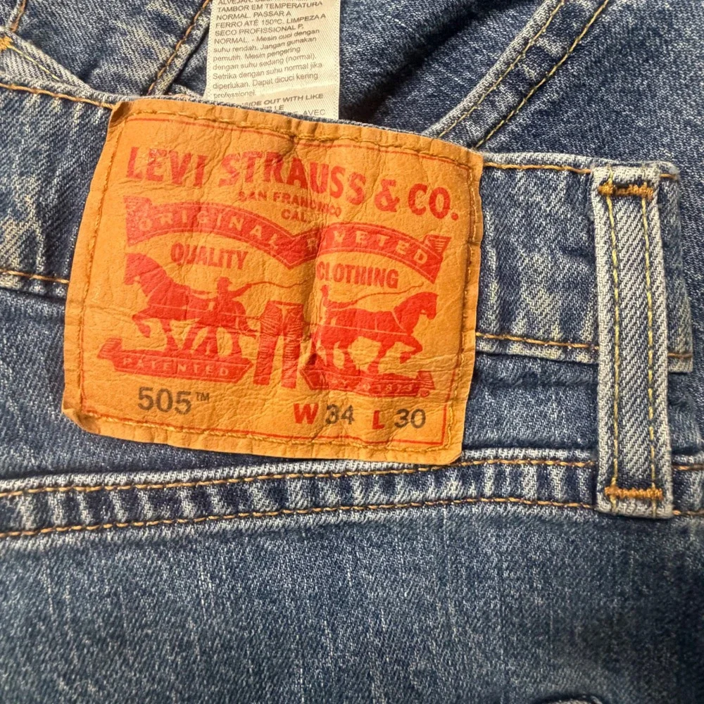 Levis 505 Regular Fit Jeans Mens 34x30 Medium Wash Blue Straight Leg Denim